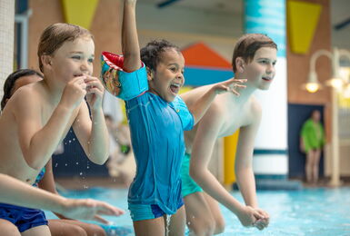 Kinder beim Spielen im Spa&szlig;bad der Westfalen Therme